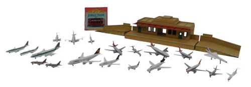 A Hornby Dublo station and platforms, a Schabak 1:600 Sinagpore Airliner collectors set, a...