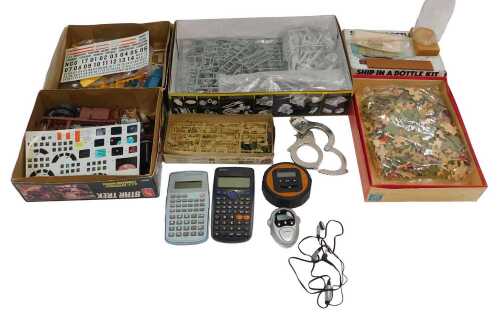 Various model kits, including an AMT Ertl USS Enterprise, an AMT Ertl Star Trek USS Enterprise...