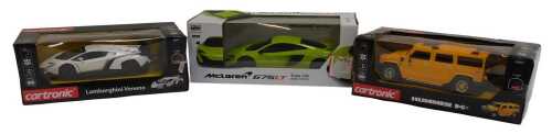 Three 2.4ghz remote control cars, comprising a Cartronic Hummer H2, a Cartronic Lamborghini...