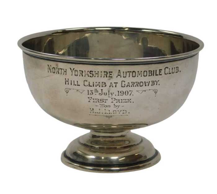 An Edward VII silver footed bowl, with presentation engraving "NORTH YORKSHIRE AUTOMOBILE CLUB,...