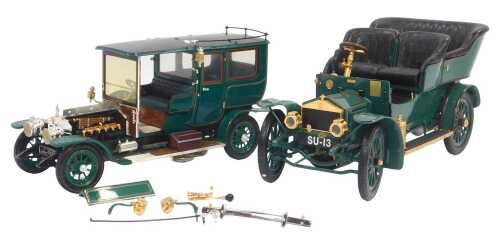 Two Franklin Mint model cars, boxed, including a 1905 Rolls Royce finished in green, and a 1907...