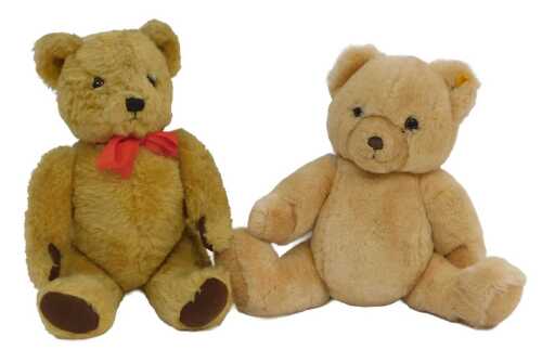 A Gwen Toys jointed plush Deans bear, 34cm long, and another bear, 26cm high. (2)