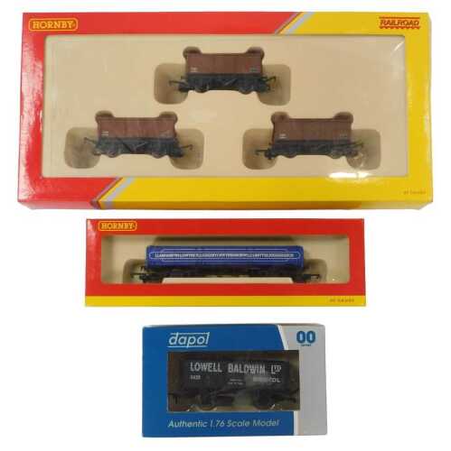 Hornby and Dapol OO gauge rolling stock, comprising R6473 Triple Mineral wagon pack, R6603...