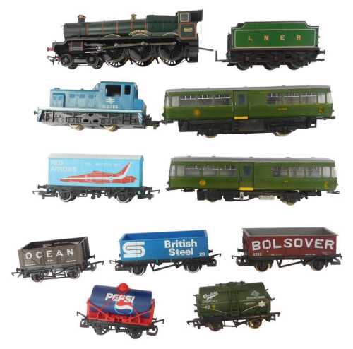 Model railway, 00 gauge locomotives and rolling stock, including Park Royal Rail Bus, a Hall...