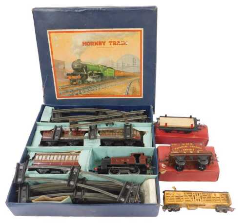 A Hornby O gauge clockwork No 101 tank passenger set, containing 0-4-0 locomotive, LMS crimson...