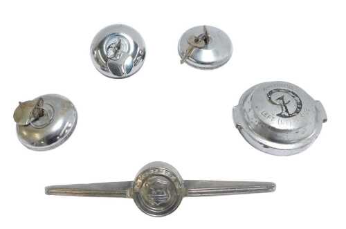 A Morris hood badge, three petrol caps, and a Daimler near side cap. (5)