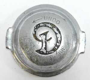 A Morris hood badge, three petrol caps, and a Daimler near side cap. (5) - 4