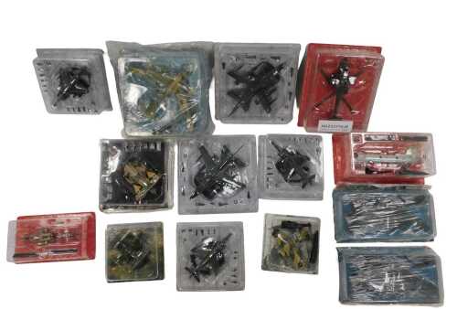 Diecast aircraft, with magazines, titled Samoloty Swiata. (a quantity)