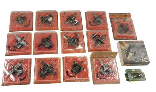 Diecast aeroplanes in original packaging, and an Atlas Editions aeroplane. (1 box)