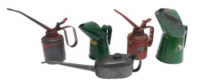 Various oil cans, including a Halford half pint can, a Castrol one pint can, Force Feed oil can,...