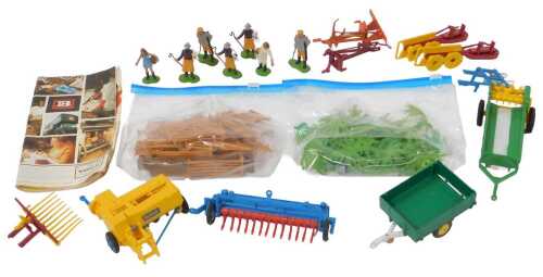 Britains farm toys, etc., to include a manure spreader, Britains 1975 catalogue, fences, etc. (1...