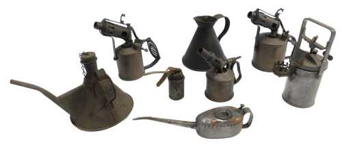 Various oil cans and blow lamps, including a Crestella lamp, a Radius No. 52 blow lamp, Max...