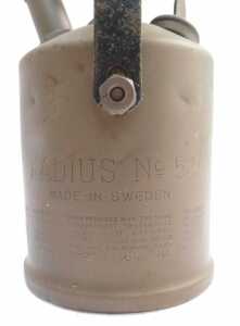 Various oil cans and blow lamps, including a Crestella lamp, a Radius No. 52 blow lamp, Max... - 2