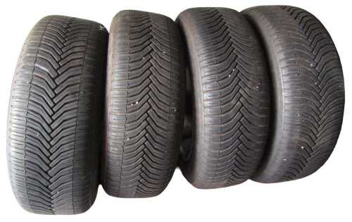 A set of four BMW 17" alloy wheels, fitted with Michelin Cross Climate 225/60R 17 tyres.