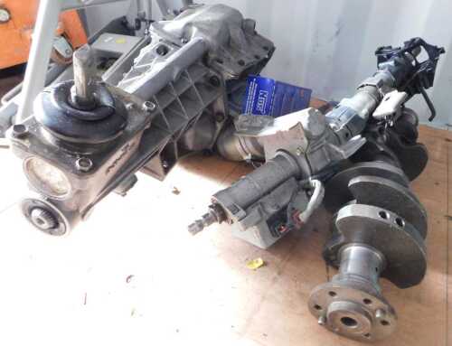 A steering column, a Borg Warner racing gearbox, and two Nos octane boosters. (4)