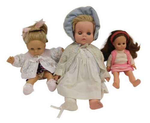 Various dolls, including an English example with sleep eyes. (3)