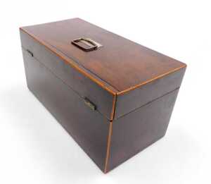 A Georgian mahogany tea caddy, of rectangular section, with boxwood line inlay, the hinged lid... - 3