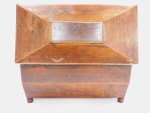 A Regency rosewood tea caddy, of sarcophagus form, the hinged lid opening to reveal two lidded... - 5