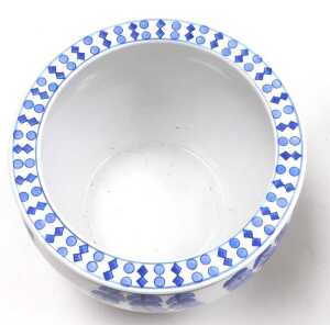 A pair of Chinese blue and white porcelain graduated jardinieres, decorated with flowers and... - 3