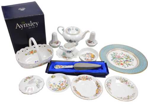 A group of Aynsley porcelain, including a Pembroke pattern plate, teapot and cream jug, and a...