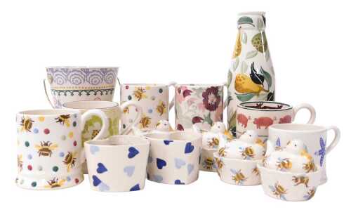 A group of Emma Bridgewater pottery, including four Bumble Bee pattern small ducks on nests, a...