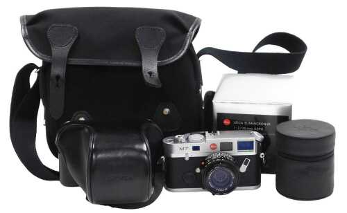 A Leica M7 camera, serial number 2885820, with Leica Summicion-M 1:2/35mm ASPH lens Leica black...