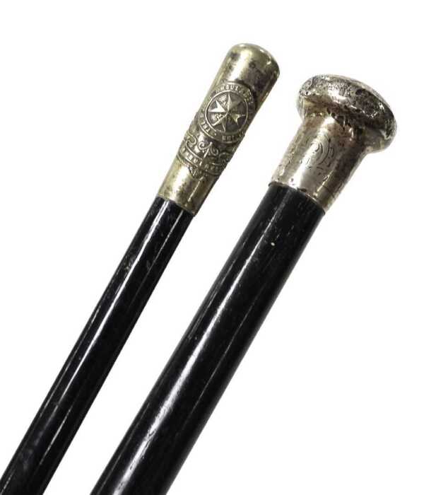 An early 20thC ebony walking cane, with a silver handle, indistinct Birmingham hallmarks, 90cm...