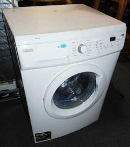 A Zanussi Lindo 100 8kg washing machine, in white.