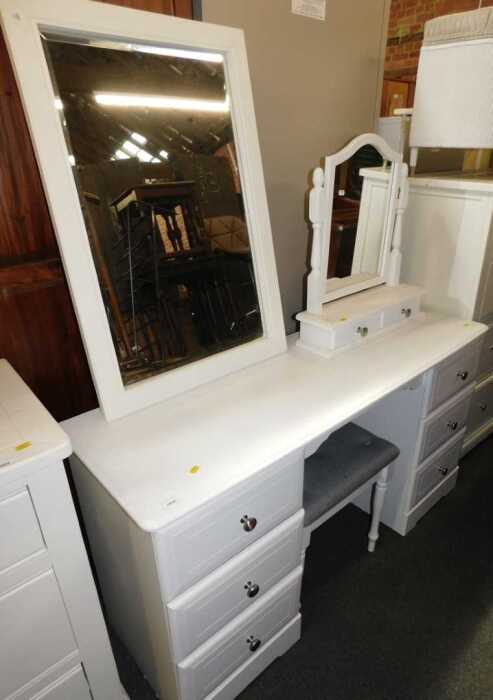 Furniture, comprising a dressing table, with six drawers, kneehole enclosure, wall mirror, table...