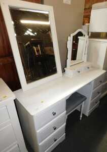 Furniture, comprising a dressing table, with six drawers, kneehole enclosure, wall mirror, table...