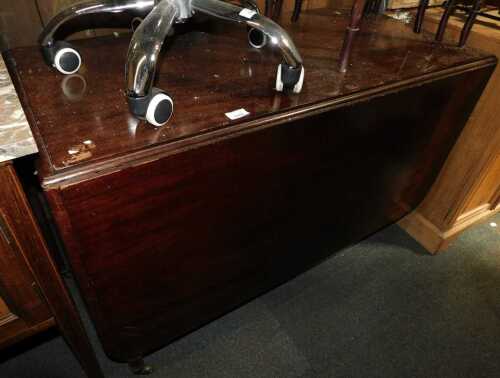A 19thC mahogany drop leaf dining table, on turned legs with brass castors, 92cm high, 114cm...