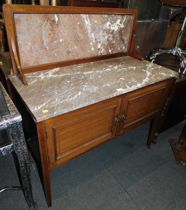 An Edwardian mahogany and crossbanded washstand, the raised back inset with a marble splashback,...
