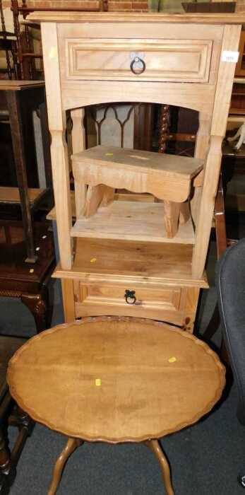 Furniture, comprising a pair of pine bedside chests with single drawer and tier below, a small...