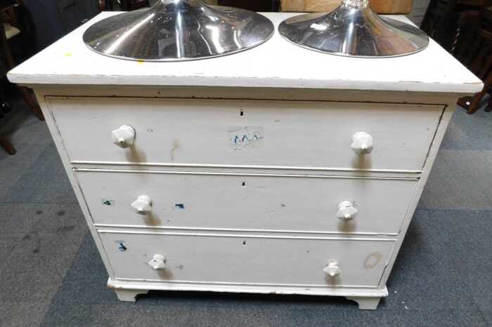 A white painted pine three-drawer chest, raised on bracket feet. (AF)