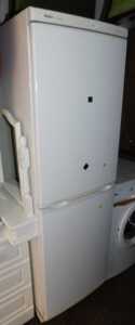 A Bosch Classixx Maxx Freedom Performance fridge freezer, in white.