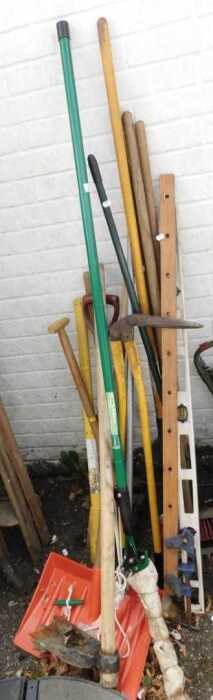 Garden tools, to include a spirit level, fork, hoe, etc.