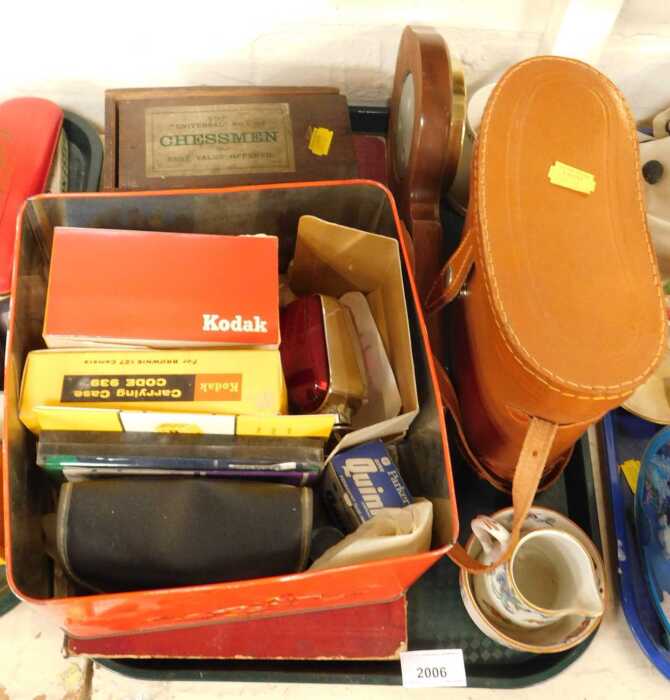 Miscellaneous household items, comprising a set of Universal chess pieces and chess board, a...