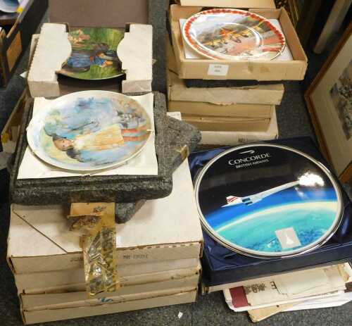 Collector's plates, most boxed. (contents under 1 table)