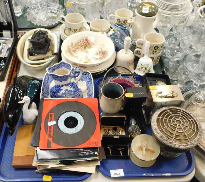 Household items, to include ceramics, metalware, costume jewellery, etc., ceramics to include a...