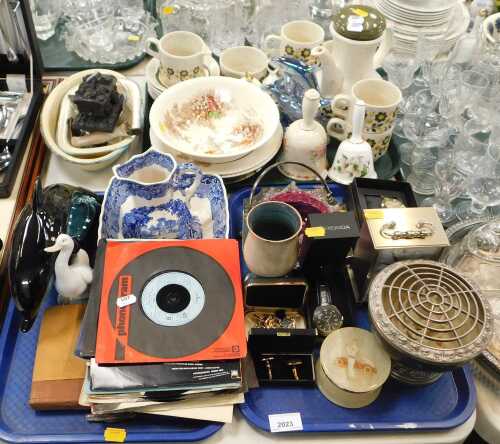 Household items, to include ceramics, metalware, costume jewellery, etc., ceramics to include a...