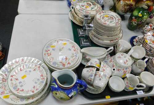 Ceramics, comprising a part breakfast service, including teapot, milk, sugar, teacups, saucers,...