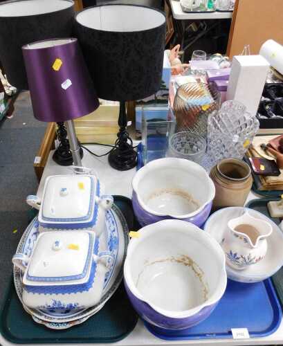 Ceramics, glassware and household items, to include three table lamps, glassware to include five...