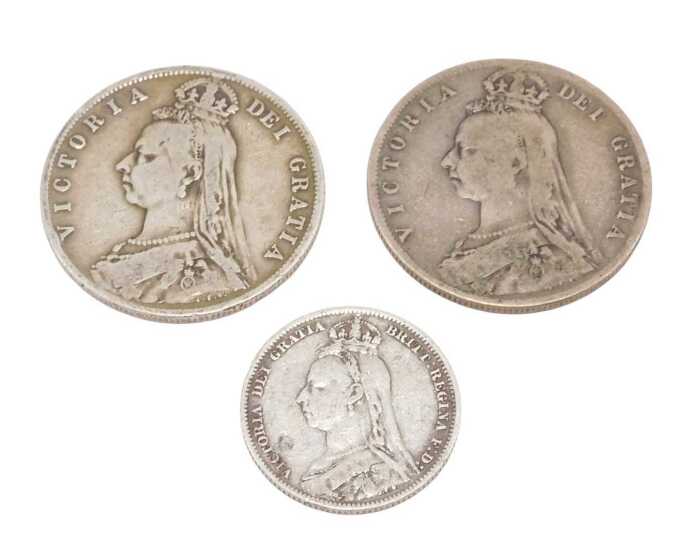 Coins. A Victorian half crown, 1891 shilling, and a further 1890 half crown. (3)