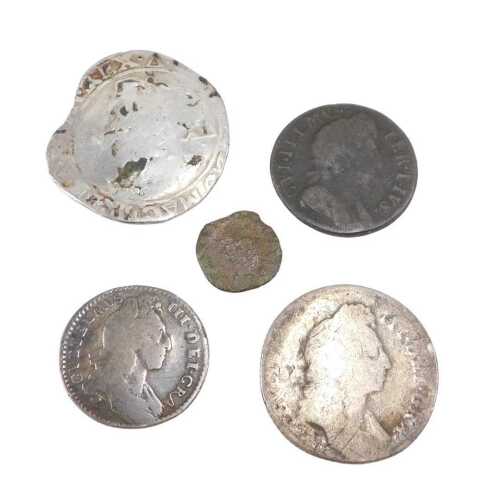 Coins. A William III farthing, a rose farthing, a small quantity of other early hammered coins,...