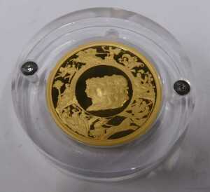 A Royal Mint Great Engravers gold waterloo medal, &pound;100 denomination, in capsule, box and outer... - 3