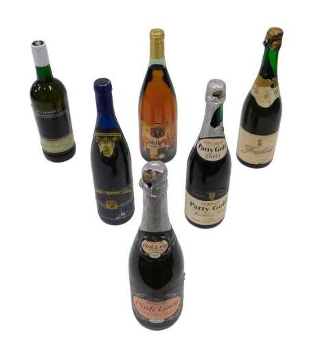 A bottle of San Domingo Pale Cream Sherry, Pink Lady sparkling Perry, various other bottles. (6)