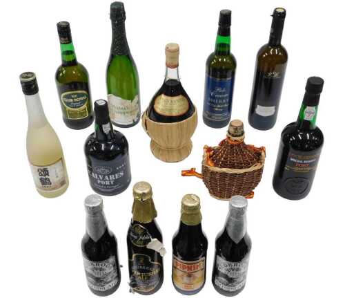 A bottle of Sudbrook Special Strong Ale, various others similar, Club Royal Pale Cream Sherry, a...