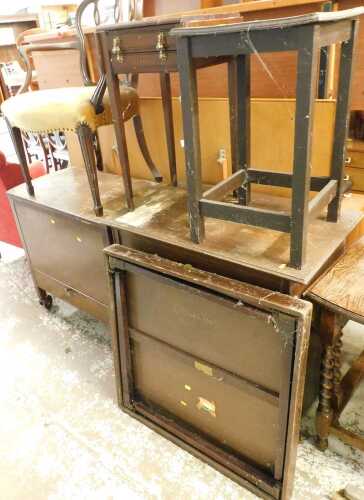 Sundry furniture and effects, to include an early 20thC side table, chest of three long drawers,...