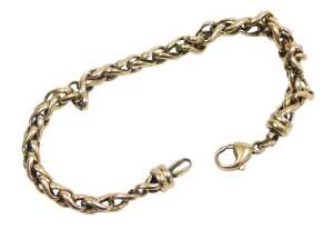 A 9ct gold twisted wheat style link bracelet, yellow metal stamped 9kt, 18cm long, 15.5g.