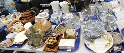 Ceramics and houseware, to include teacups, teapots, wine glasses, carriage clocks, fruit bowls,...